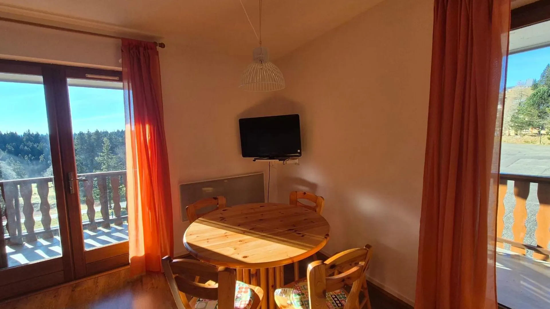 Appartement 4 Personnes Au Pied Des Pistes Les Deserts  0*, Les Deserts (Savoie)